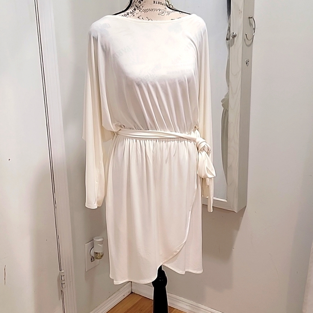Moda International White Stretch Dress Size Medium C151